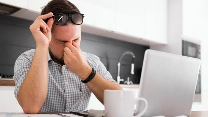آیا استفاده از نمایشگر به چشم آسیب دائمی می‌زند؟