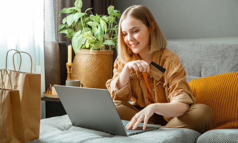 چرا تخفیف‌های فروشگاه‌های دیجیتال ما را به خرید بیشتر ترغیب می‌کنند؟